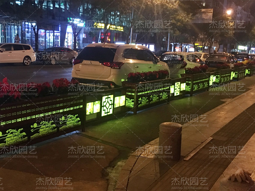 這款道路花箱，不僅美觀還能亮化