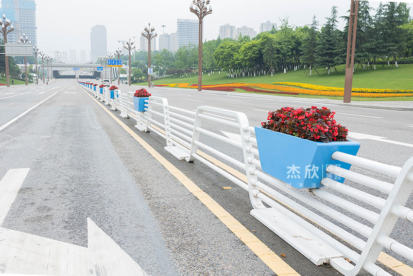 哪些道路護欄花箱值得選？