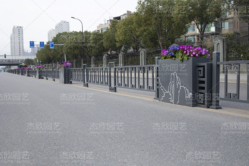 景觀道路花箱和傳統(tǒng)道路花箱有何不同？